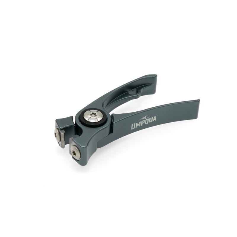 Umpqua RiverRun Nipper with Lanyard – Gunmetal Gunmetal
